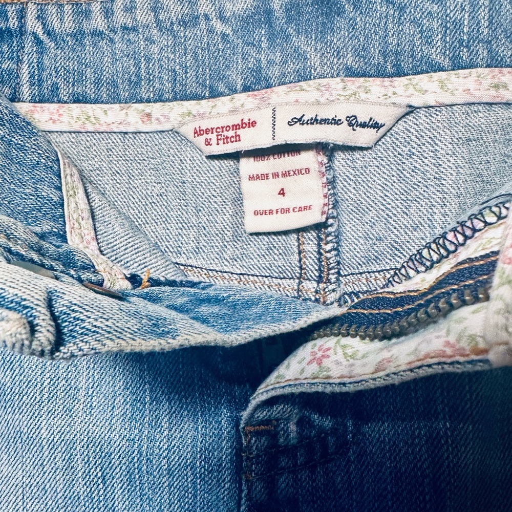 Abercrombie & Fitch Women’s 4 Mini Skirt Distressed Medium Wash Denim Jean - Picture 5 of 7
